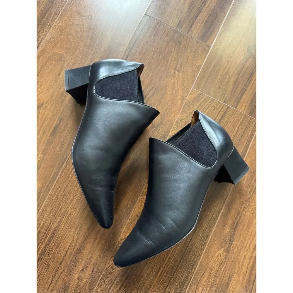 Aquatalia 8 Poppy weatherproof Chelsea ankle boot in black leather.